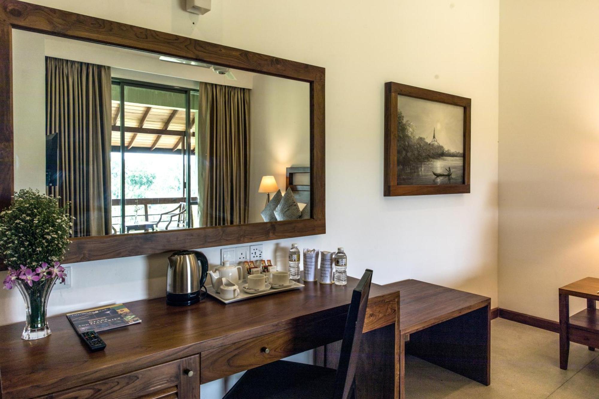 ホテル Earls Rajarata アヌラーダプラ 部屋 写真