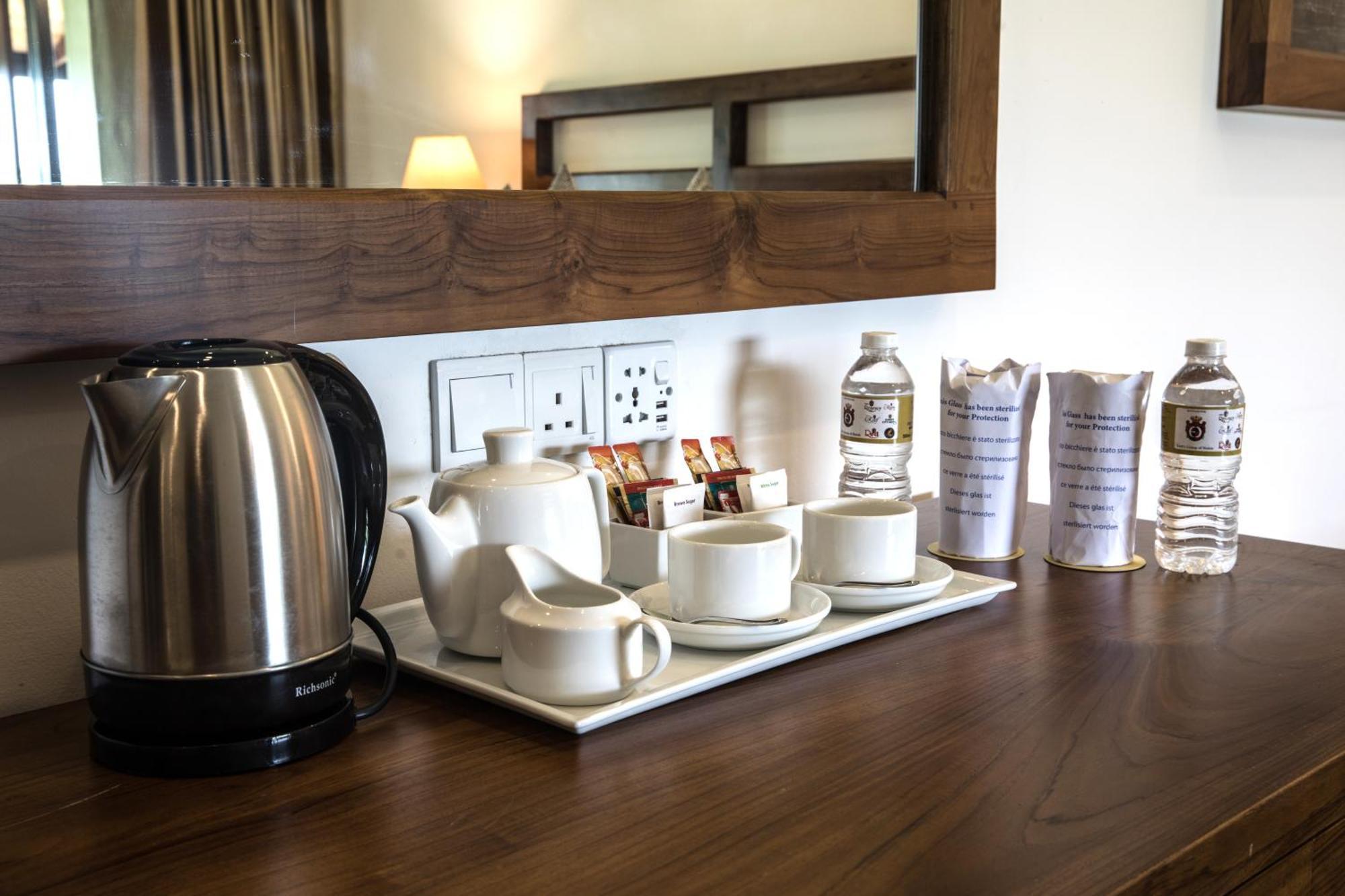 ホテル Earls Rajarata アヌラーダプラ 部屋 写真