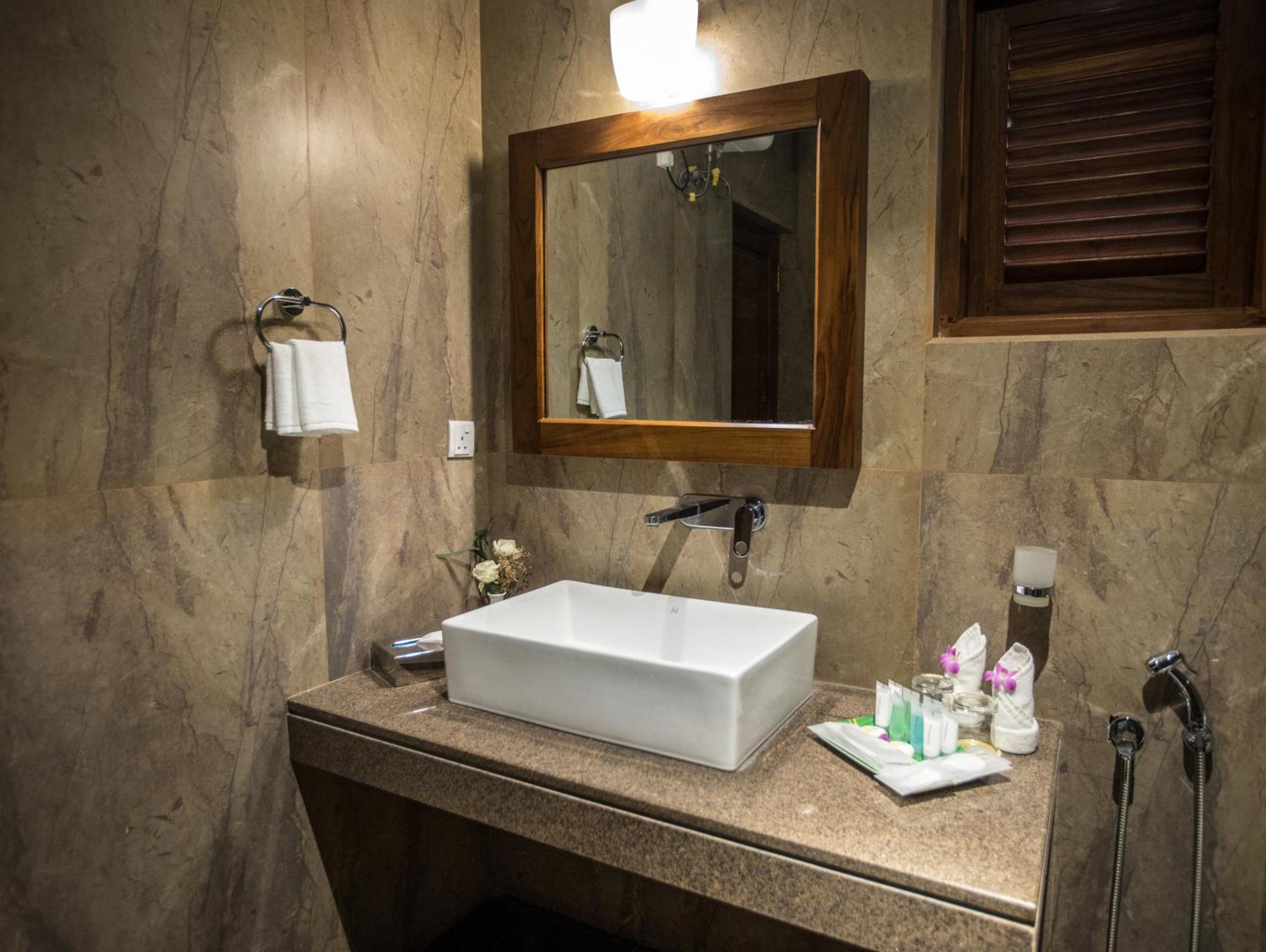 ホテル Earls Rajarata アヌラーダプラ 部屋 写真